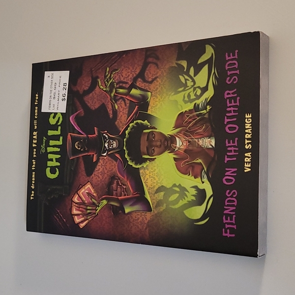 Chapter Book - Disney CHILLS - Picture 2 of 3